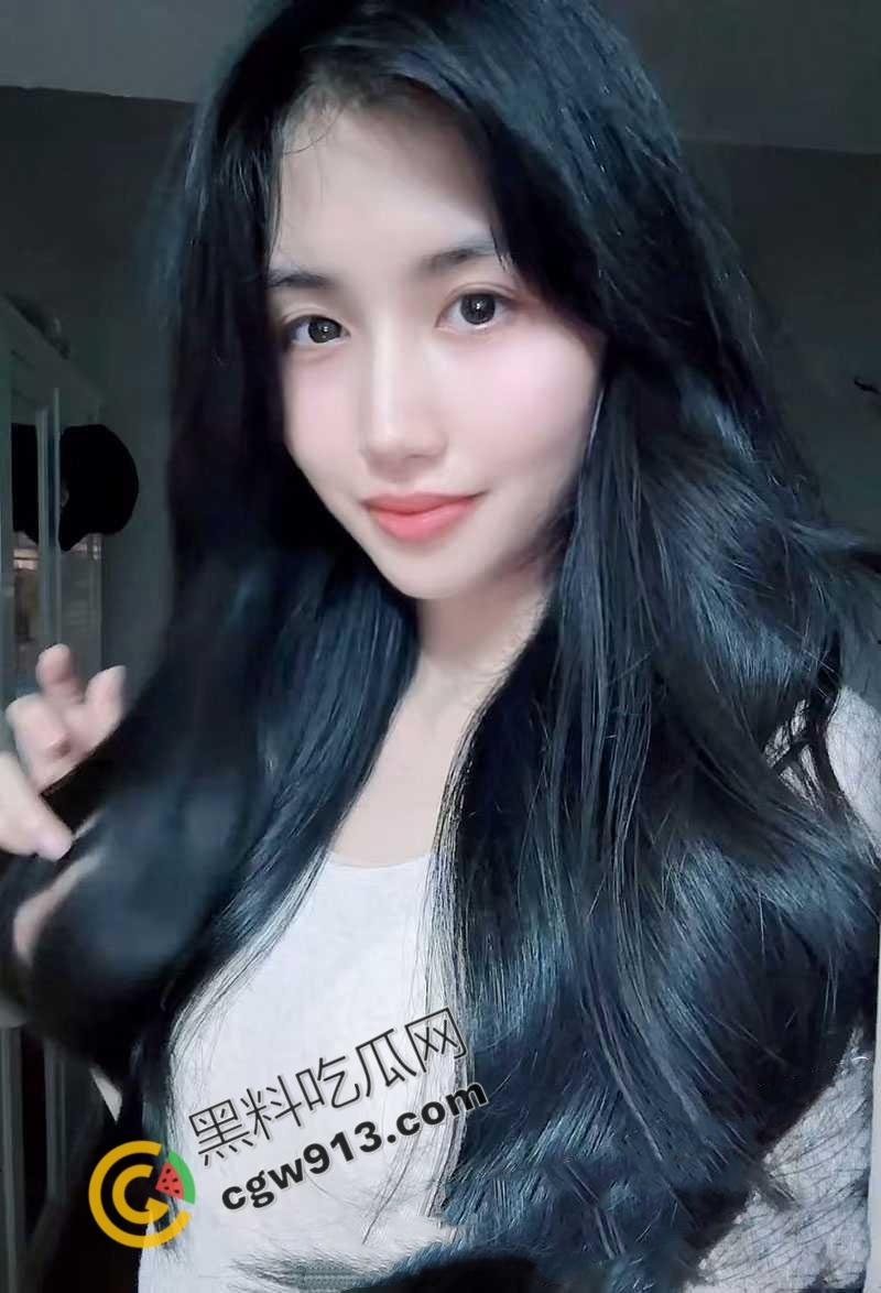 上海美女学霸李思怡的淫乱私生活!背着男友约炮,被大屌炮友狂抽粉嫩小穴,淫靡至极