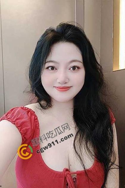 海角大神与小姨的禁忌交欢!趁小姨洗澡裸体的间隙,被肉棒诱惑,主动求操,对白露骨,场面超淫