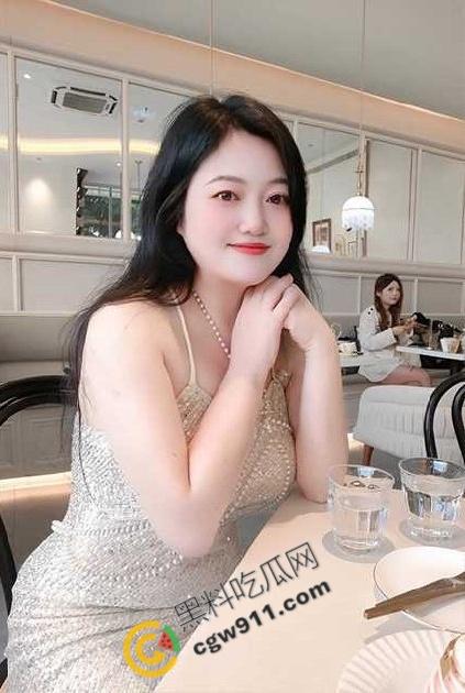 海角大神与小姨的禁忌交欢!趁小姨洗澡裸体的间隙,被肉棒诱惑,主动求操,对白露骨,场面超淫