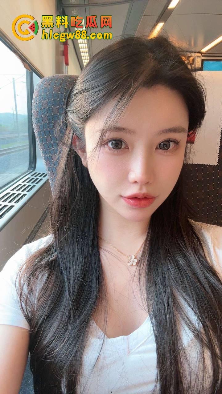 哈尔滨39中『钱晶』表面是人民教师,课后兼职洗浴小姐被大哥穿着浴袍开门日逼,玩的就是真实!