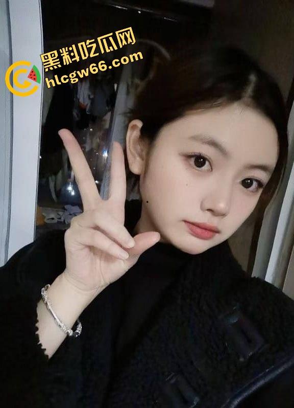 福建福清茶艺师【陈雪宜】为拉业绩认土豪做干爹,前男友怒了老子白舔三年,私拍视频全给你们看!