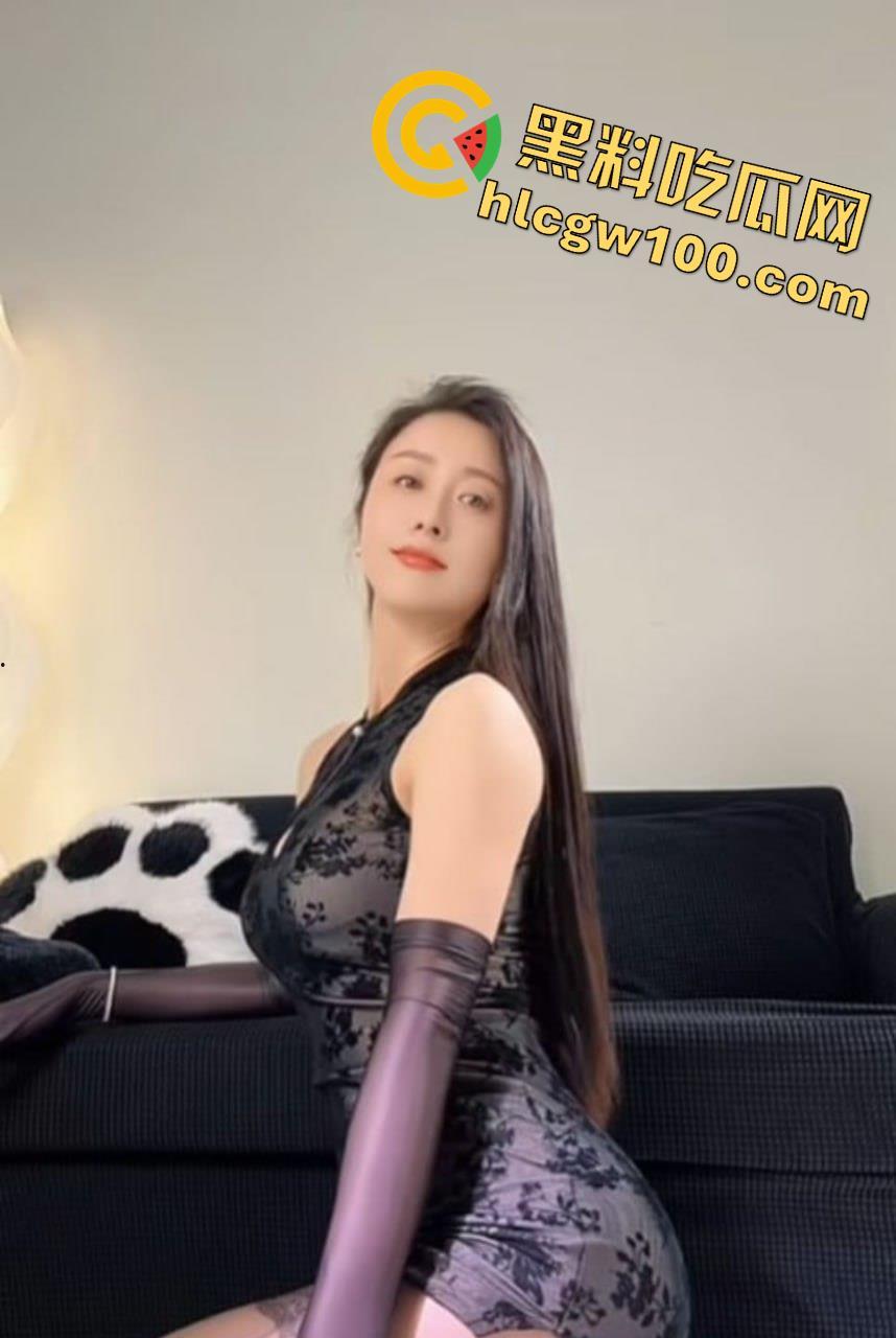 抖音23万粉极品少妇【又是我】定制视频,身着情趣旗袍肉丝高跟呈现绝美自慰画面!