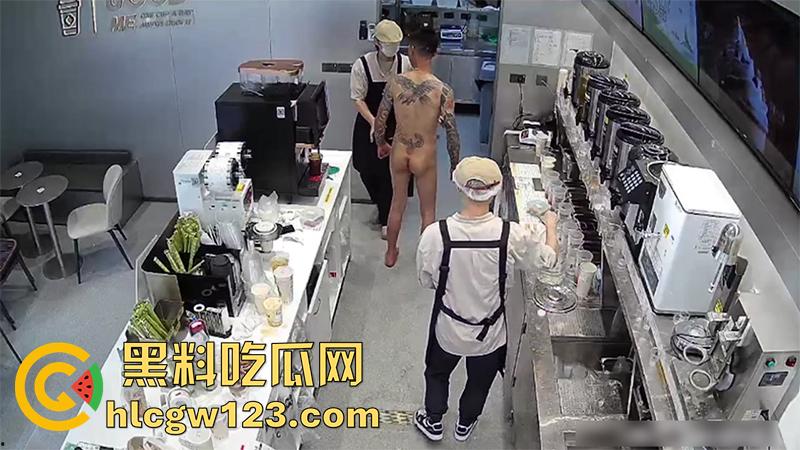 广东纹身精神小伙,吸毒后精神失常,全裸持刀冲入奶茶店,疯狂捅杀客人,全程无一人上前帮忙!
