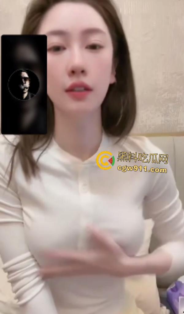 网红【大熊硬糖】经常在家自摸骚逼,超人技能模拟口爆,真空凸点揉奶隔空榨精,金主把持不住隔空射!