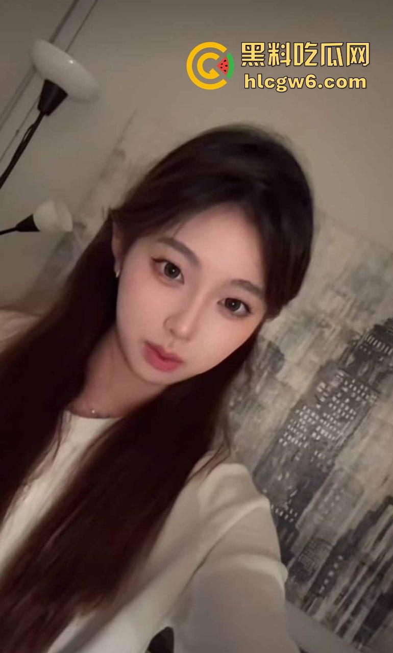 上海舞蹈生【刘静雯】视频泄露,车库男厕所双场狂操,清纯小浪货玩到腿软尿湿地,骚浪得让人头皮发麻!