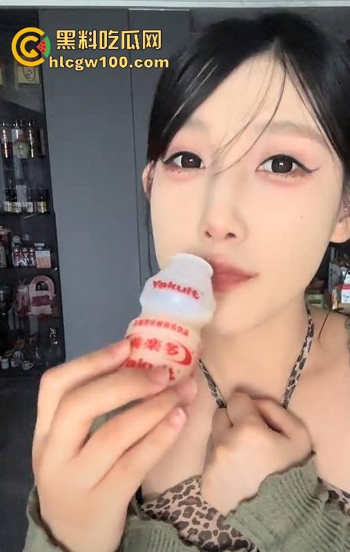 抖音反差母狗【王圆圆】骚气舞蹈视频流出,蕾丝透明装扭的真骚。