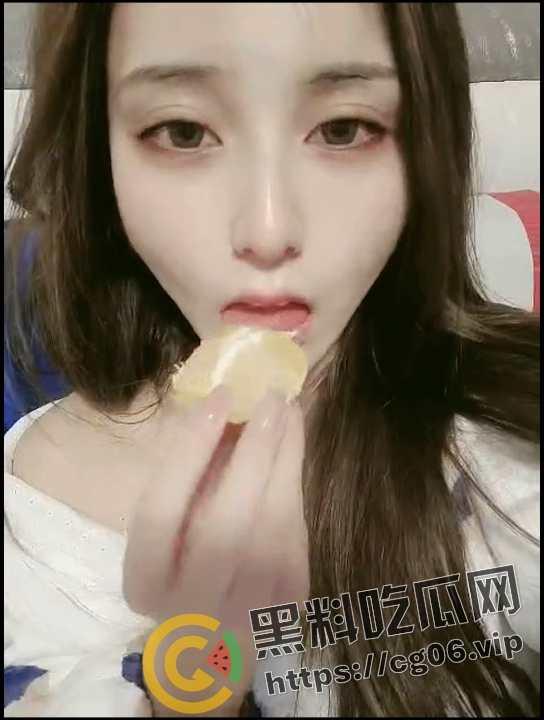 长沙商会会场妹子 【刘怡然】一点花言巧语就被拿下 两天就开房 乳交颜射 妹子也是会玩的啊