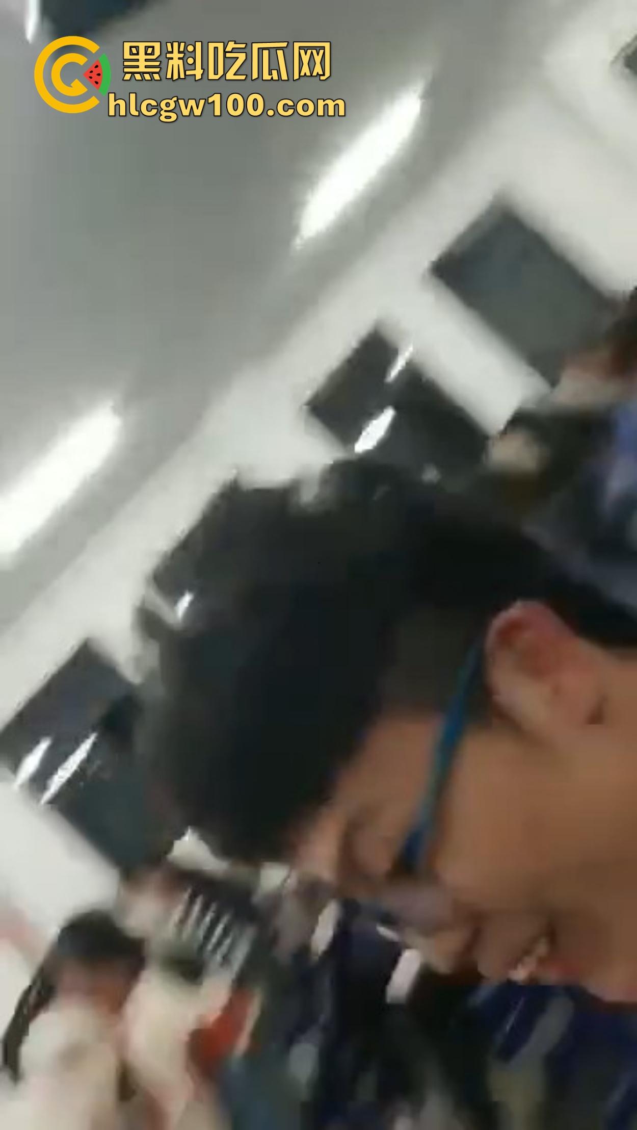 西安二中课堂播放A片事故,PPT切错引全班狂欢,女生羞红脸,男生暗地狂笑!