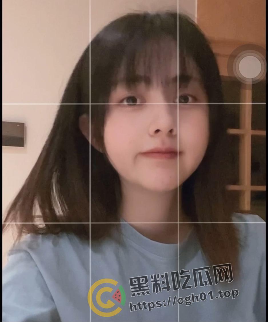 湖北大学生【游心然】美脚巨乳母狗出轨 被男友实名举报 洗澡视频遭流出 一对大白兔 藏都藏不住