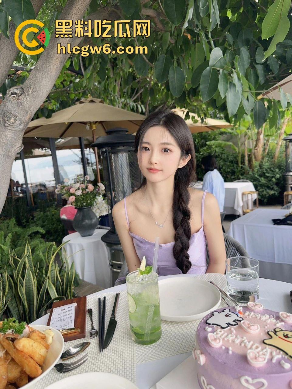 广西南宁闹市街头上演车震狂欢 屁股暴露还敢女上位 骑得像浪头拍岸 爷们一边开车一边猛操 高手在民间！