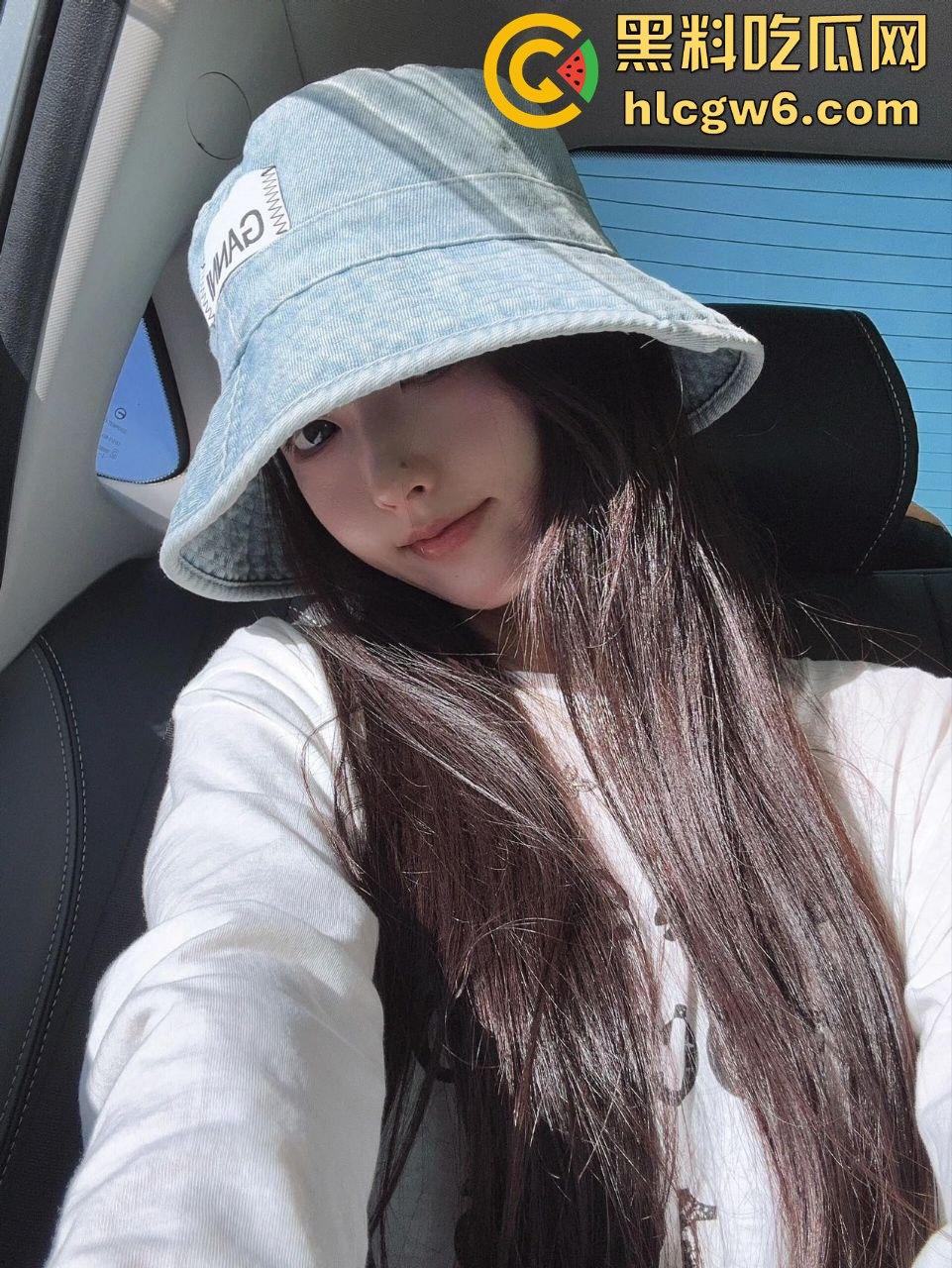 广西南宁闹市街头上演车震狂欢 屁股暴露还敢女上位 骑得像浪头拍岸 爷们一边开车一边猛操 高手在民间!