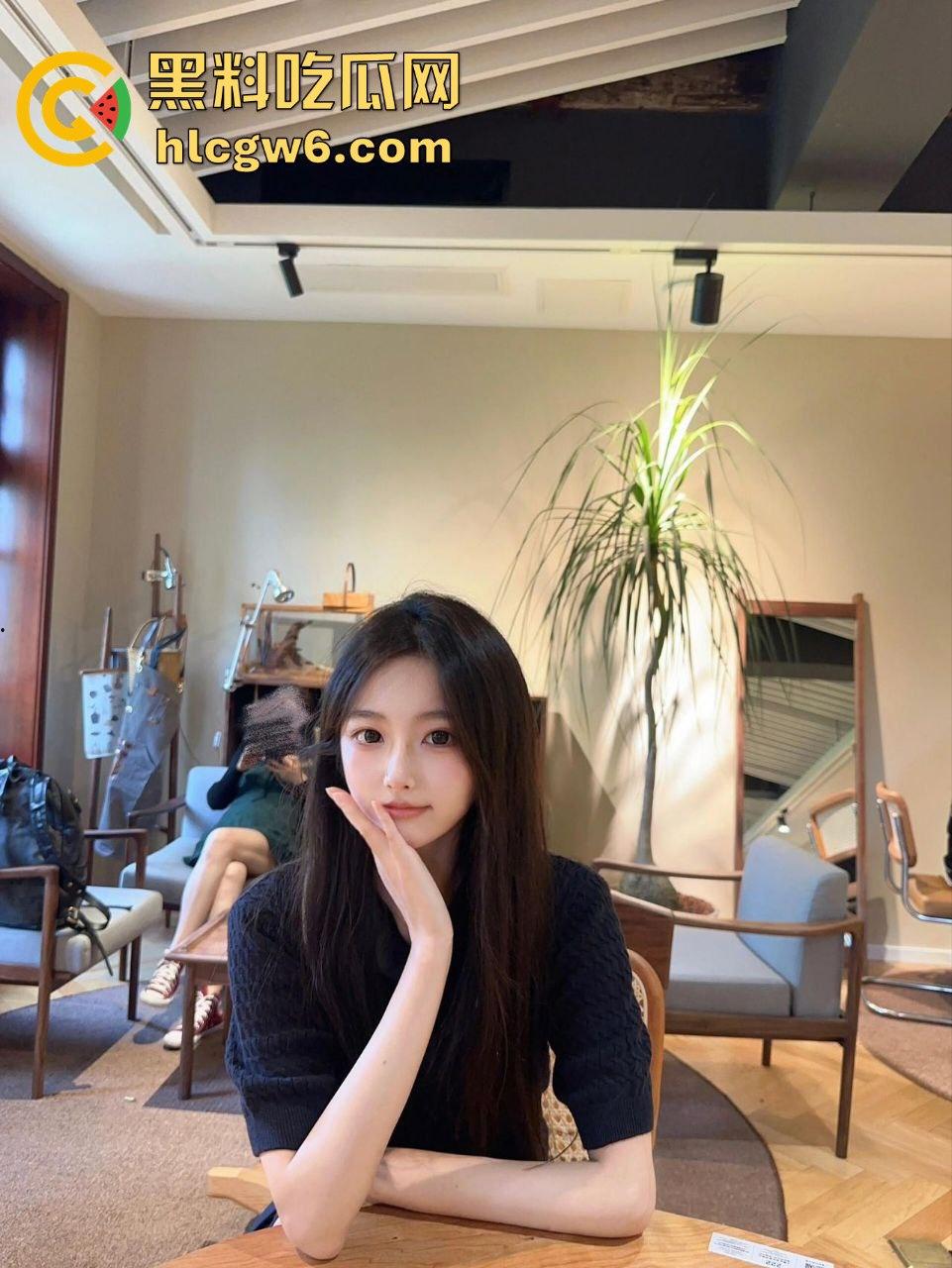 广西南宁闹市街头上演车震狂欢 屁股暴露还敢女上位 骑得像浪头拍岸 爷们一边开车一边猛操 高手在民间!