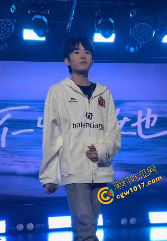 抖音百万粉丝【伍六七7】出轨视频曝光，借巡演之名与粉丝啪啪内射，夜夜笙歌逾越禁欲！