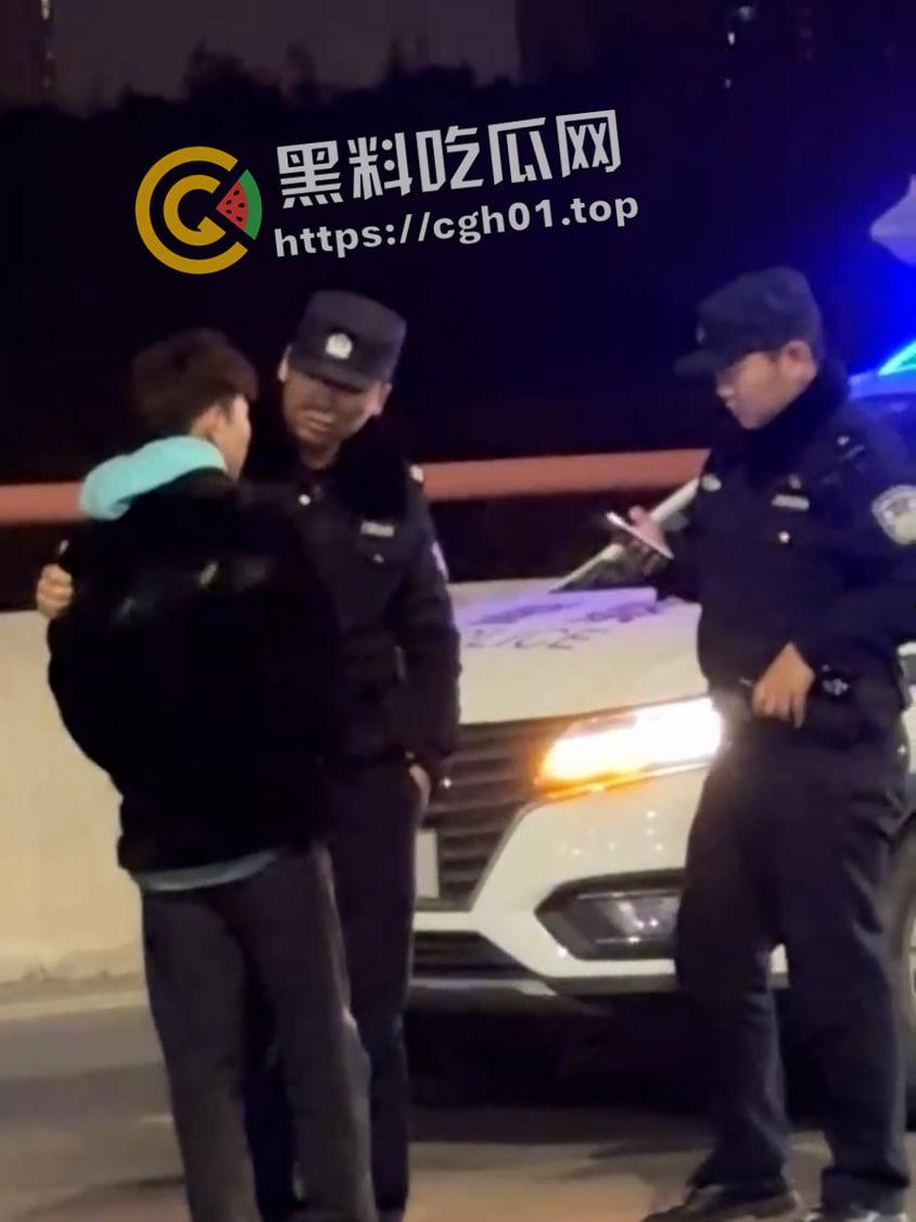 郑州精神小伙半夜鬼火炸街 挑衅交警 追后大混战 中国也有自己的佛罗里达州