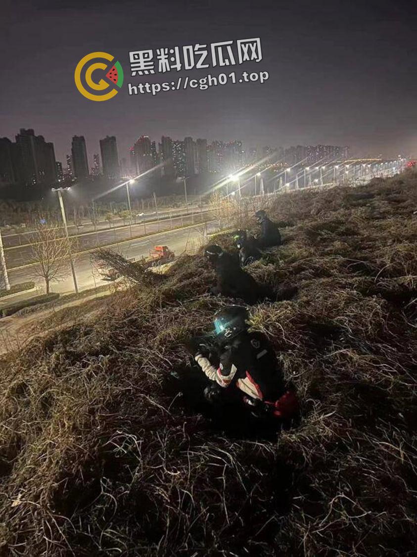 郑州精神小伙半夜鬼火炸街 挑衅交警 追后大混战 中国也有自己的佛罗里达州