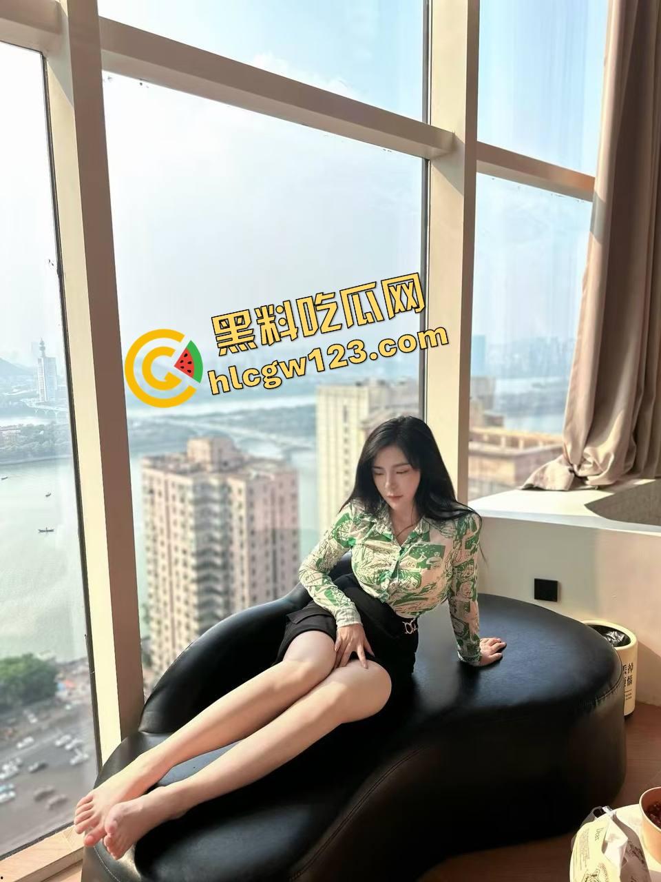 抖音网红『瑞学姐』直播翻车or故意表演？粉丝边看边指挥，大哥后入节奏全靠弹幕带节拍！