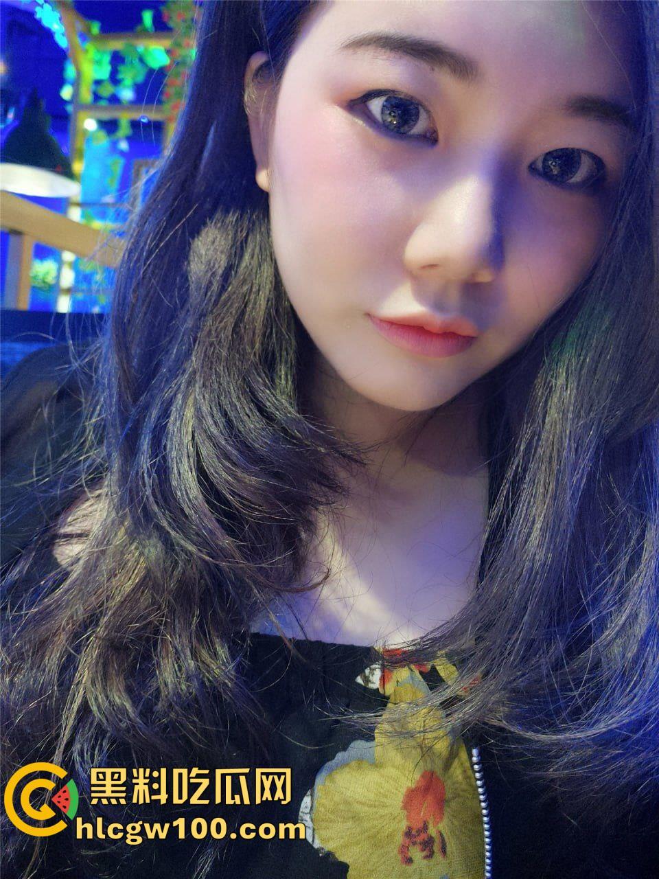 长春大学研究生母狗【张雨薇】，顶级K罩巨乳砸死人，抠烂裤裆粗大阳具抽插白虎骚穴，淫水超多