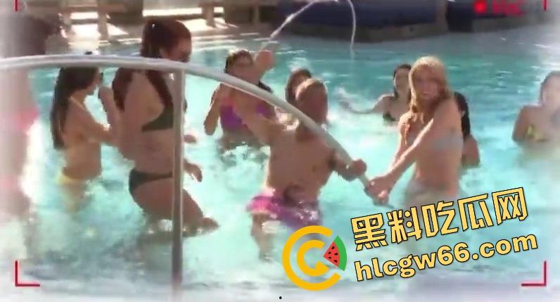 嘴上反美反得响,结果人在拉斯维加斯搂洋妞开泳池趴?司马南你这不是打自己脸,是把脸扇碎了!