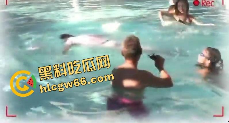 嘴上反美反得响,结果人在拉斯维加斯搂洋妞开泳池趴?司马南你这不是打自己脸,是把脸扇碎了!