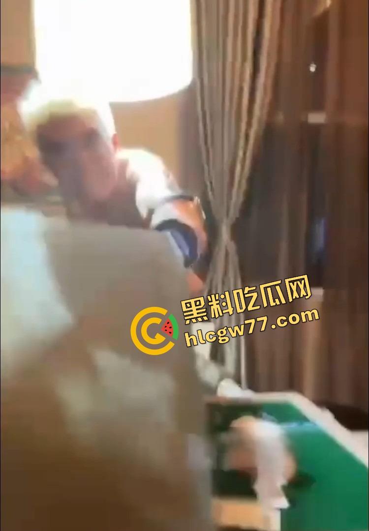 抖音精神小伙『周子磊』人设爆炸,舔粉网红转身自拍猛干6连发,评论区全是要资源的哥们!