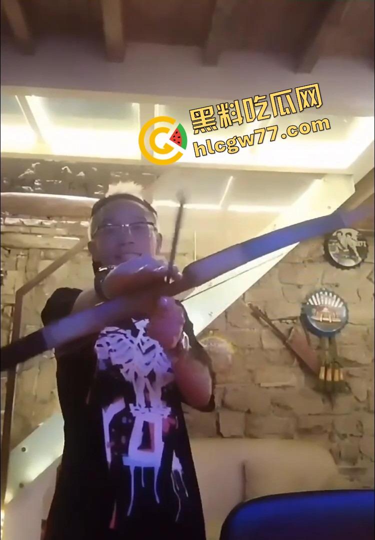 抖音精神小伙『周子磊』人设爆炸,舔粉网红转身自拍猛干6连发,评论区全是要资源的哥们!