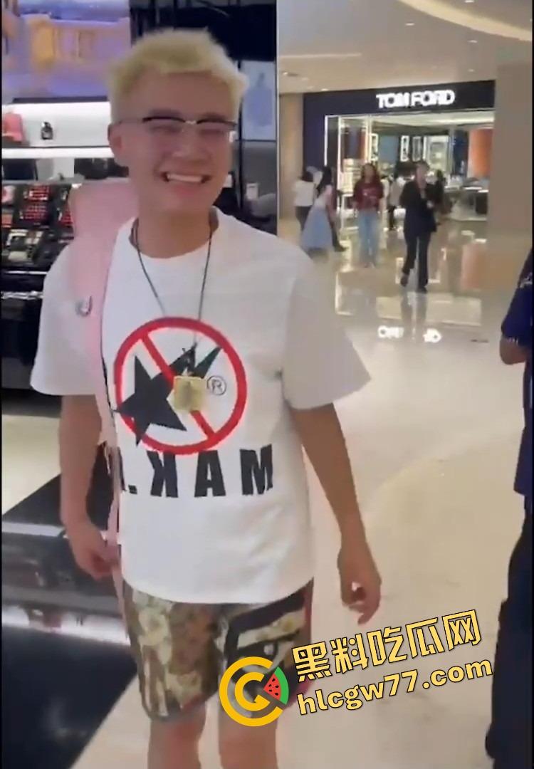 抖音精神小伙『周子磊』人设爆炸,舔粉网红转身自拍猛干6连发,评论区全是要资源的哥们!