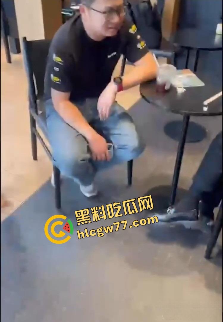 抖音精神小伙『周子磊』人设爆炸,舔粉网红转身自拍猛干6连发,评论区全是要资源的哥们!