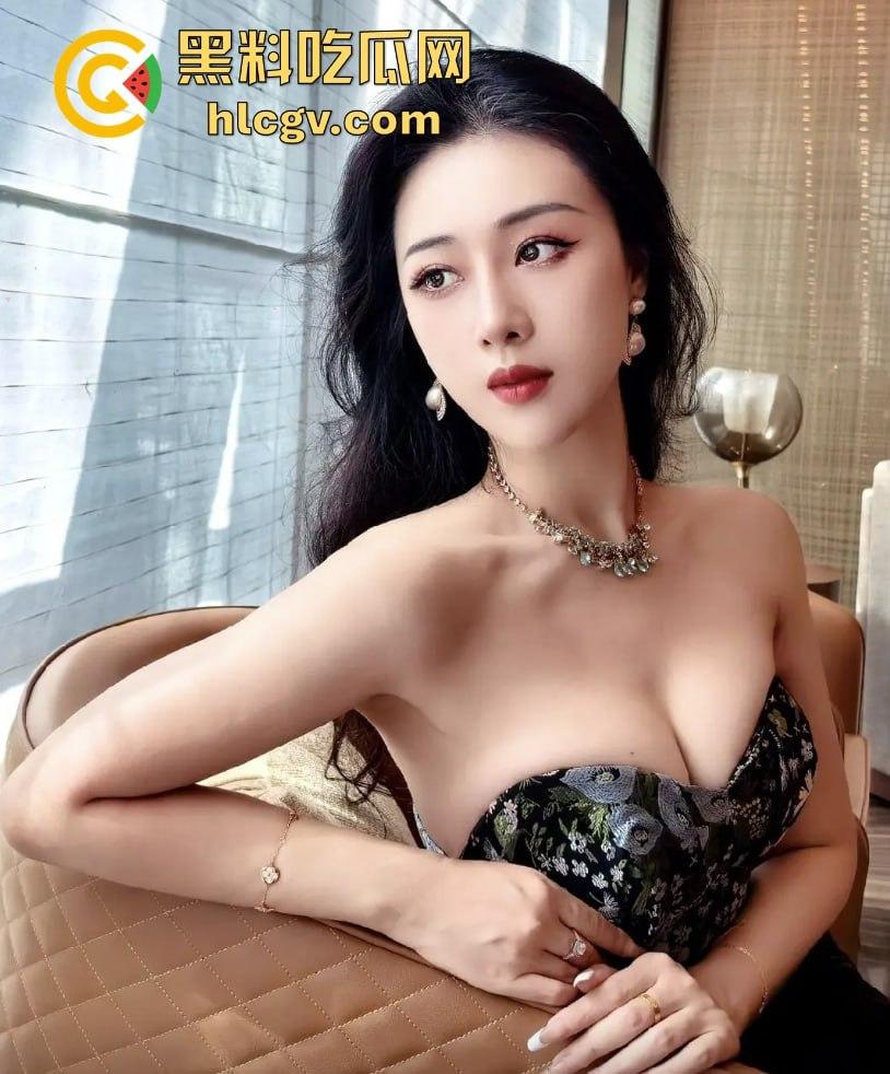 厦门正科级干部『钟劭臻』婚内出轨11年,脚踏四条船!税务局小四『叶曼娜』曝出猛料,时间管理大师终于翻车!