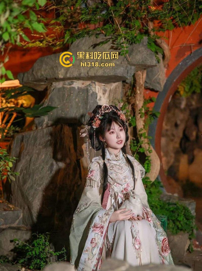 宁波大学【李鸣鸣】文艺眼镜妹揉穴自慰,反差蝴蝶逼惊喜见人,甜美呻吟诱惑无比,裸聊视频被曝光!