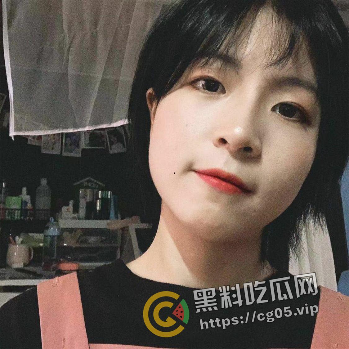 厦门大学反差婊！日常生活清纯无比  一到床上骚到没边 穿上黑丝就是干 触及灵魂的浪叫