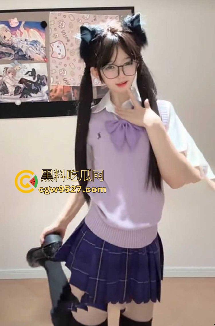 抖音清纯萝莉网红【心碎美羊羊】褪去往日甜美形象,展现反差一面,假屌疯狂抽插粉嫩小穴,定制视频流出!