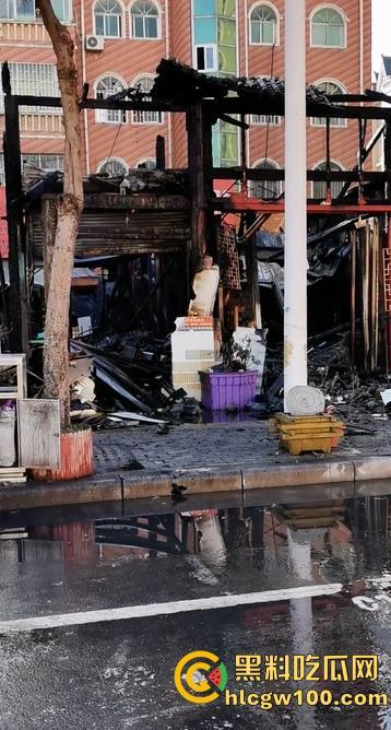 郑州东建材突发火灾,现场浓烟滚滚,火舌漫天,多视角现场直击,这会老板估计还在闷闷哭