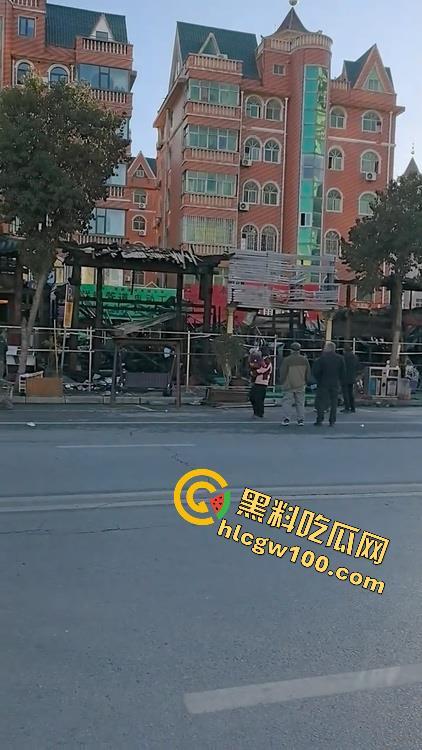 郑州东建材突发火灾,现场浓烟滚滚,火舌漫天,多视角现场直击,这会老板估计还在闷闷哭