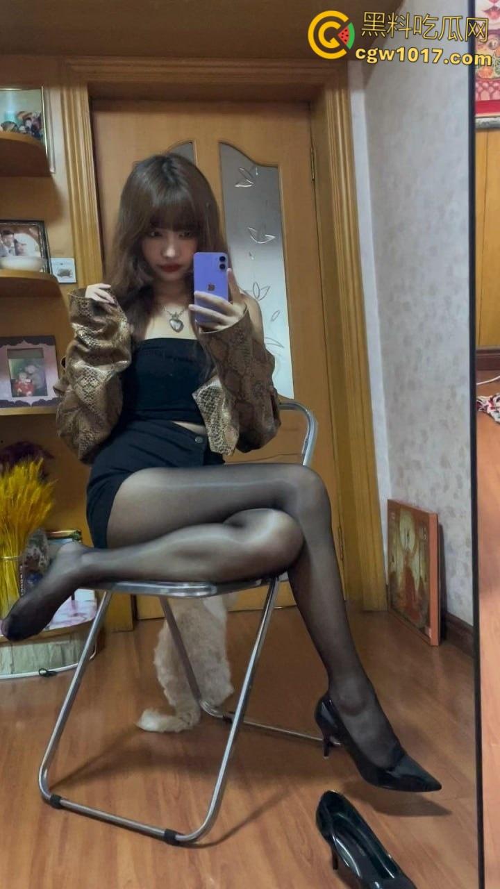 精盆小母狗【麦香鱼】, 榜一大哥定制福利视频,开档黑丝大长腿诱惑,顶跨揉胸大尺度骚舞 ,百变造型骚出天际 !