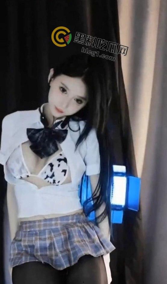 抖音热门网红「万 0」开启粉丝特权!600元入群,Ins私发裸露舞蹈视频!