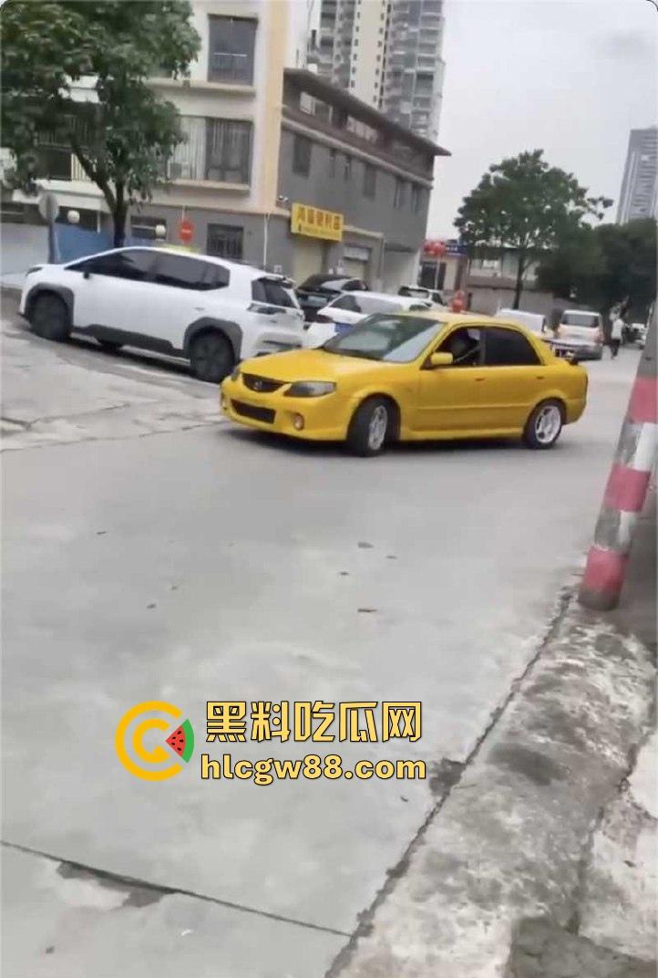 广东江门精神小伙儿行驶改装摩托与无牌轿车碰撞发生惨烈车祸 摩托车主当场凉了 车祸现场曝光!