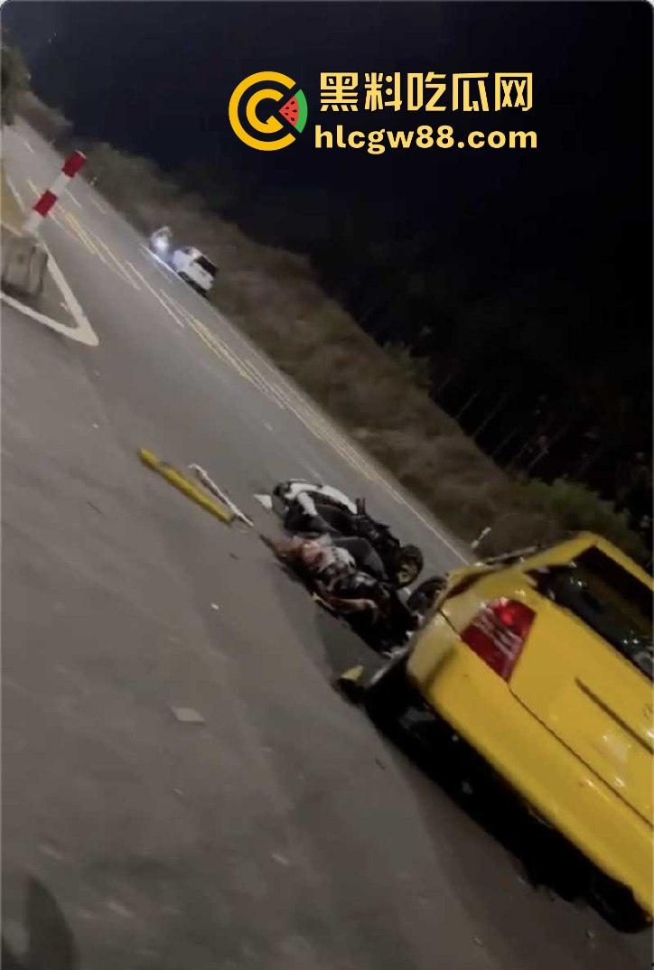 广东江门精神小伙儿行驶改装摩托与无牌轿车碰撞发生惨烈车祸 摩托车主当场凉了 车祸现场曝光!