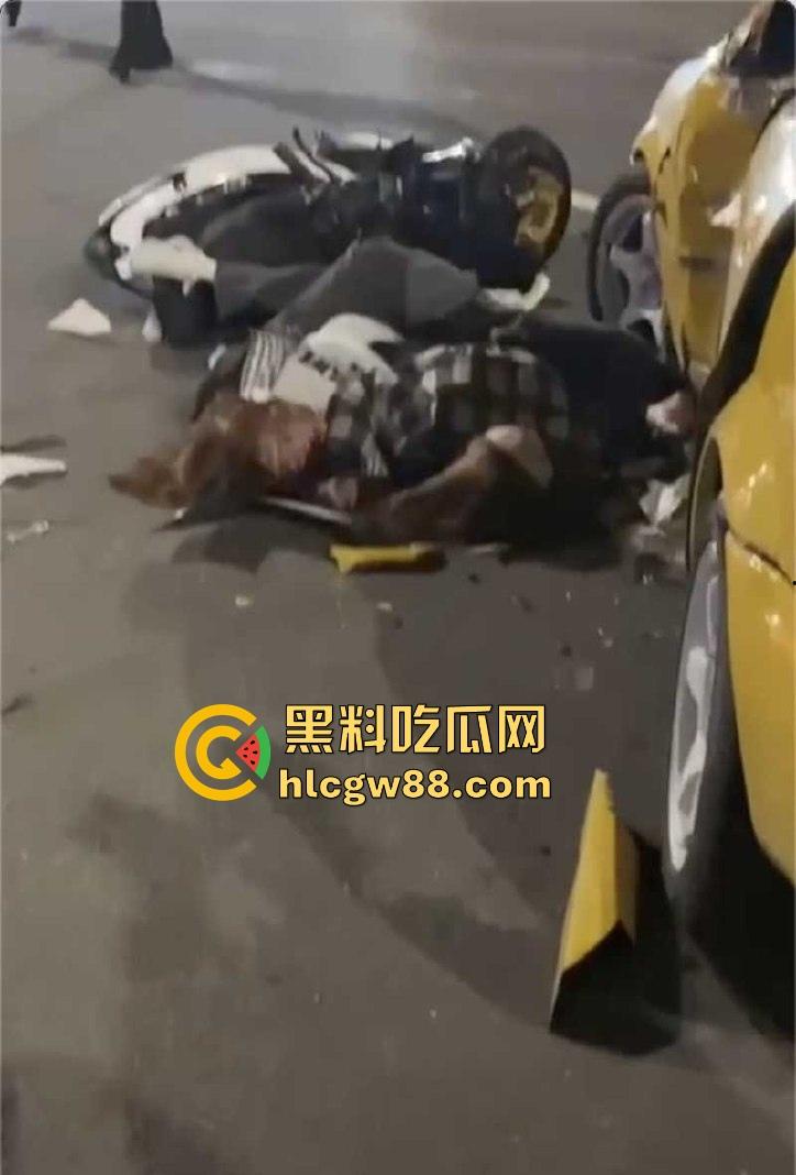 广东江门精神小伙儿行驶改装摩托与无牌轿车碰撞发生惨烈车祸 摩托车主当场凉了 车祸现场曝光!