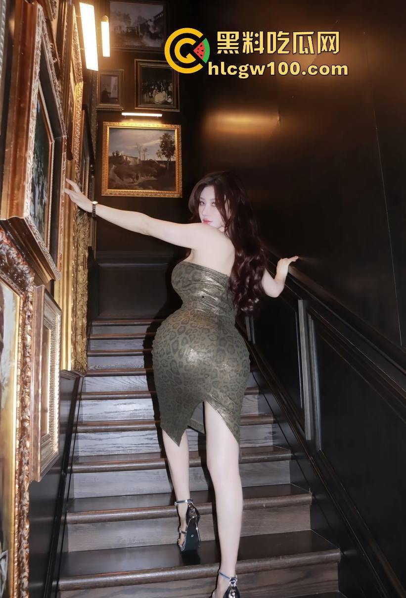 抖音50万粉网红【健身小猫】第二弹,与2023亚洲小姐【蕾蕾醒了没】新加坡金沙酒店伺候金主3P激爱视频流出!