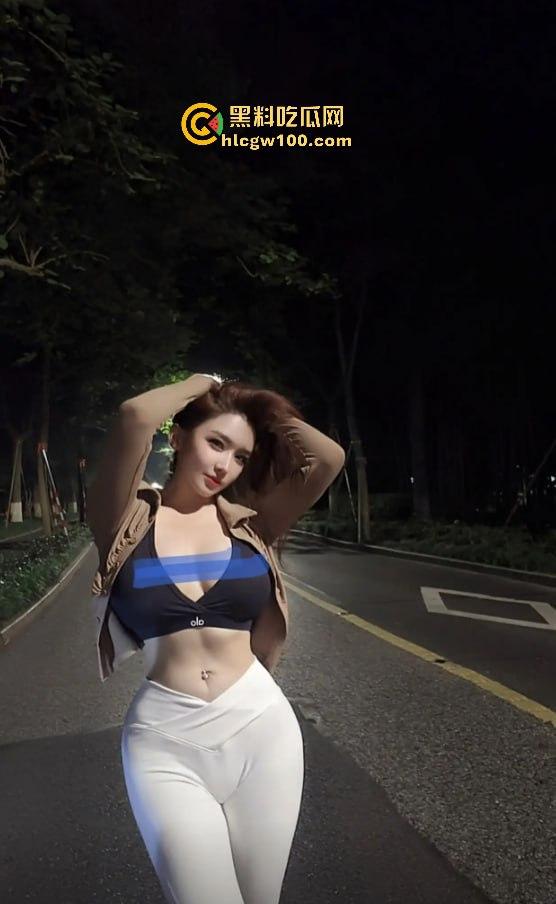 抖音50万粉网红【健身小猫】第二弹,与2023亚洲小姐【蕾蕾醒了没】新加坡金沙酒店伺候金主3P激爱视频流出!