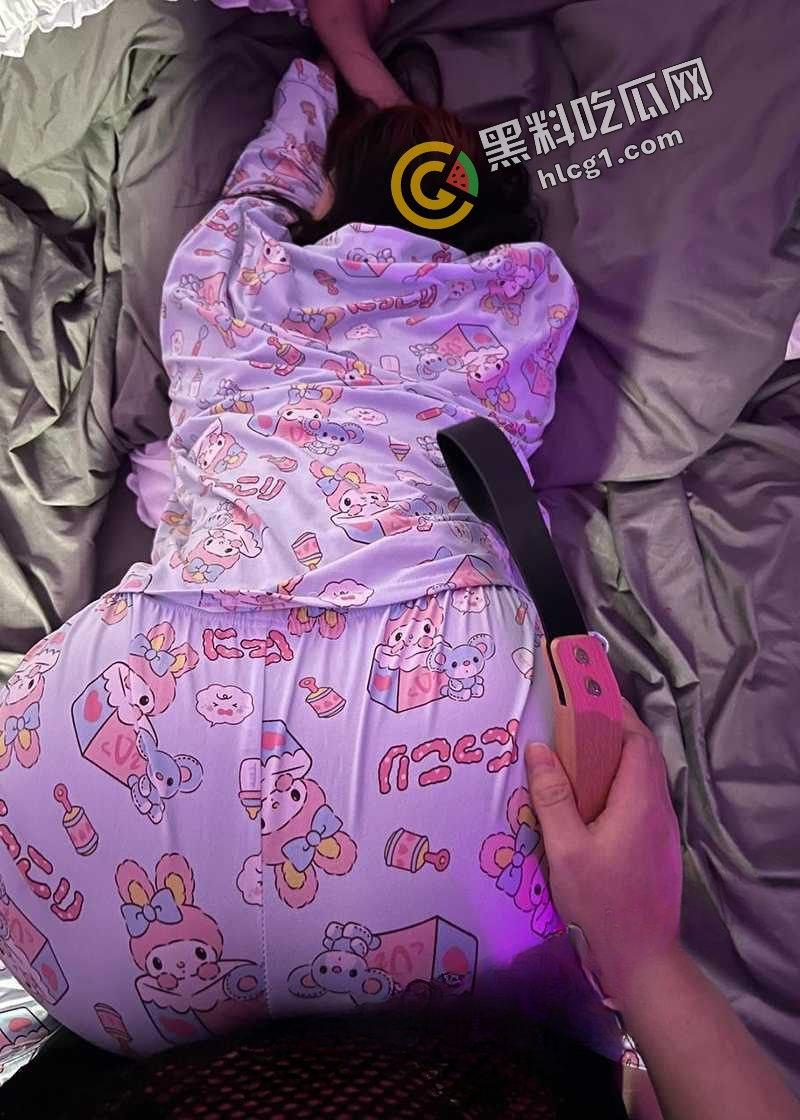 又爆大瓜!抖音说唱rapper主播 第一枪 拥有20cm巨根 暴力抽插大雷女友 视频传出