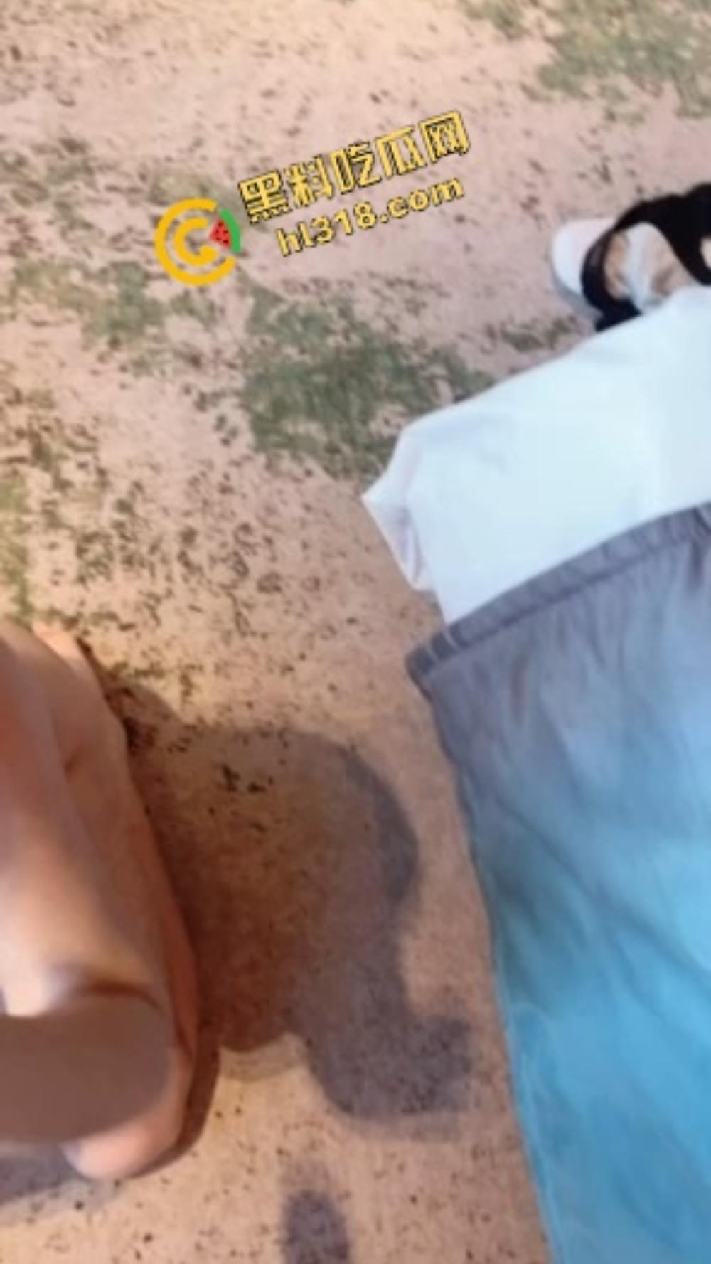 上海心悦传媒老板中午带秘书『张婧』开房,落地窗前女秘书当舔狗跪地含屌,每一口都说是对老板的忠诚!