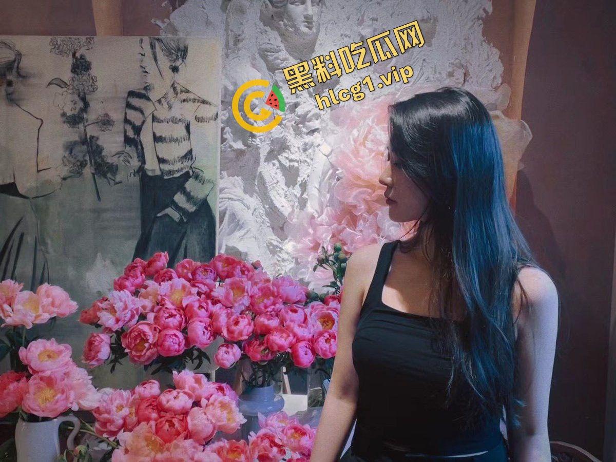 海南琼海人妻反差母狗『江晨』与男友房间后入爆操!骚语淫叫不断!