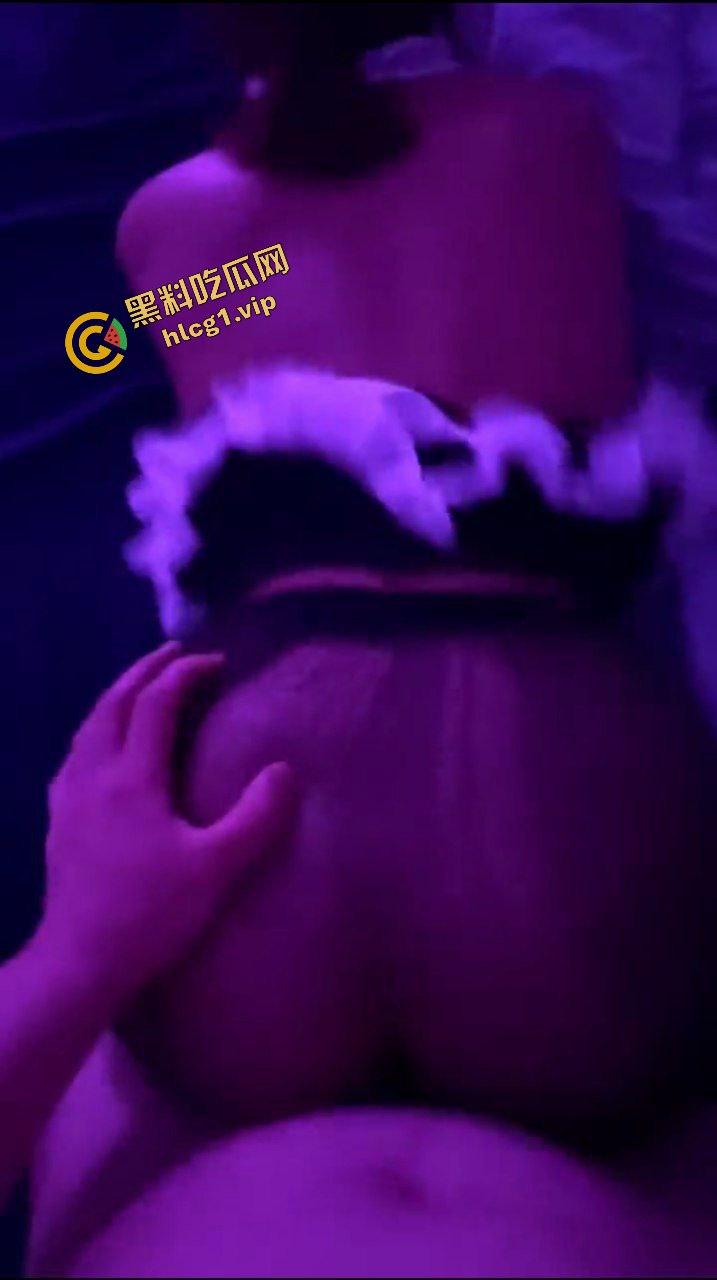 海南琼海人妻反差母狗『江晨』与男友房间后入爆操!骚语淫叫不断!