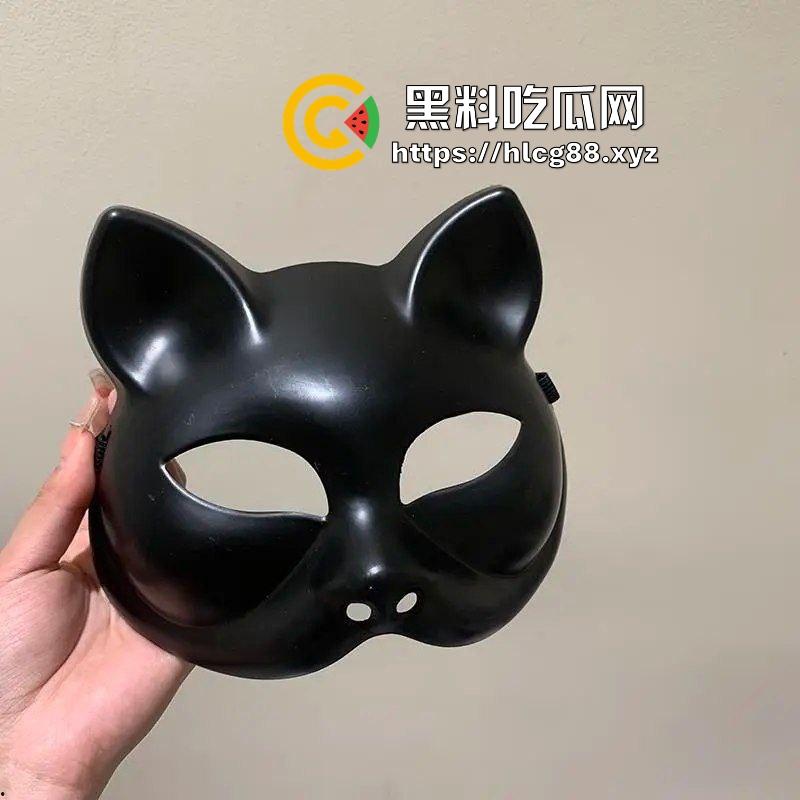 金爸专属定制的高级烟灰缸到货啦!反差性奴母狗在线吃烟灰,不仅是烟灰缸还是被肛塞脚垫!