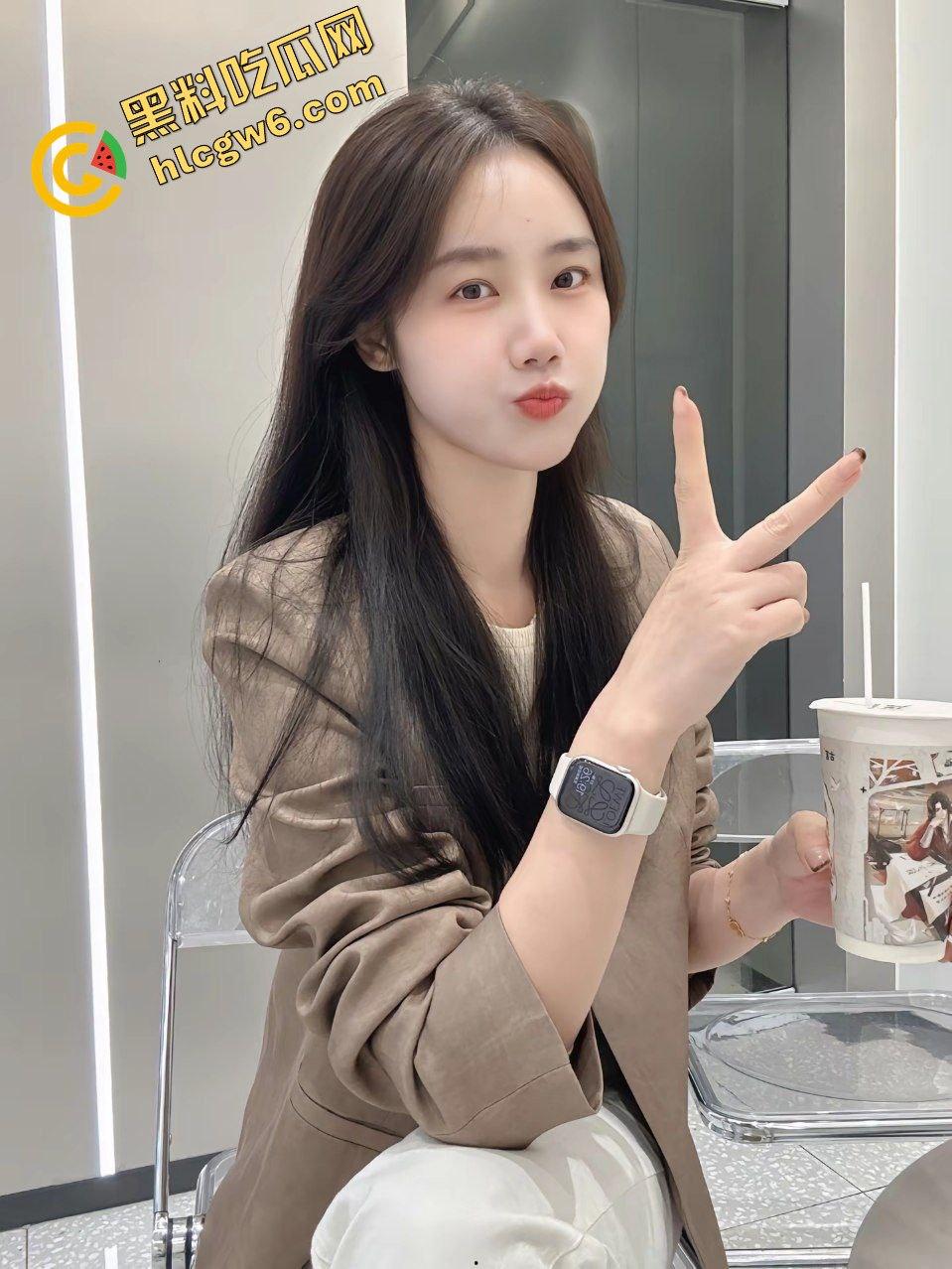 辽宁大连社会反差骚鸡『刘思颖』吸吮口爆吞精男友肉棒 后怼猛操性爱贼淫荡!原创独家流出!