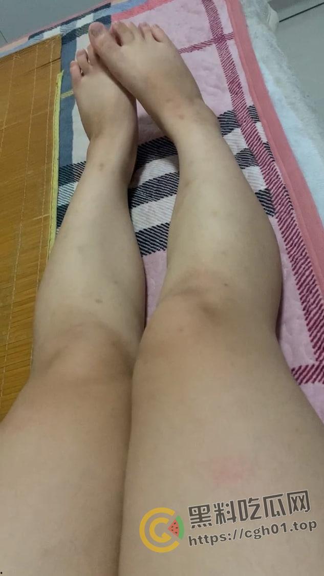 武汉大学大一萌妹给男友发私密视频被流出 肥嫩鲍鱼 粉里透红 揉一下水就喷出来