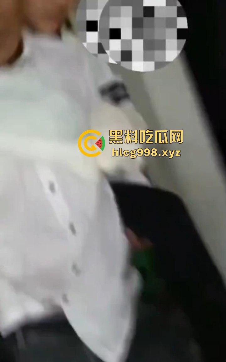 大哥临危不乱,消防队还在路上,徒手拯救跳楼女孩,你是哪里来的神仙!