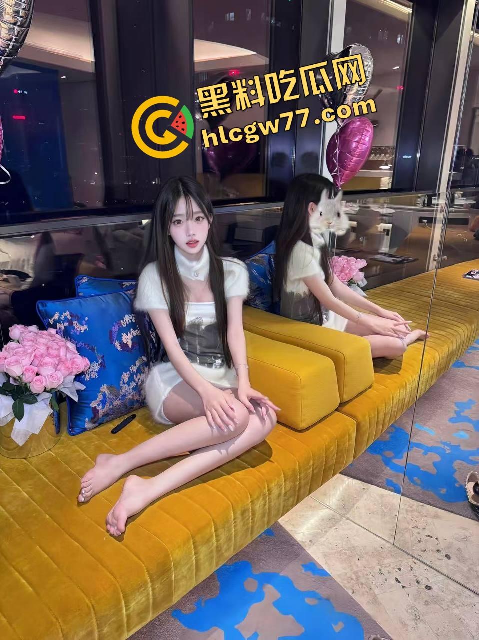 上海酒吧大神『王安全』一炮拿下极品嫩妹，酒店帝王套后入操到逼肿，放开那个女孩让我来！