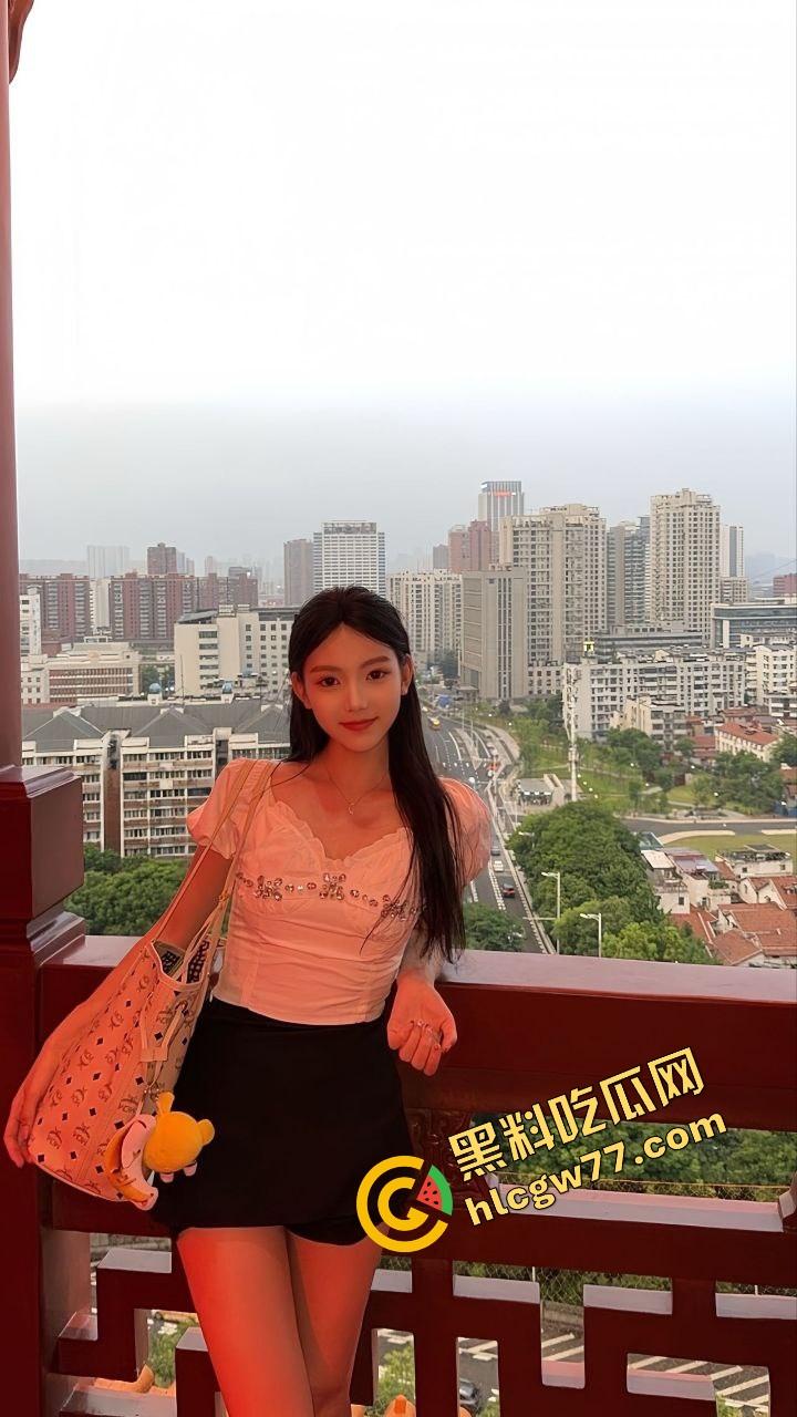 辽宁骚妻『柳缪』偷情成瘾,背着老公穿情趣制服到处约炮,奶子夹乳夹被抱起来kuakua一顿爆操!